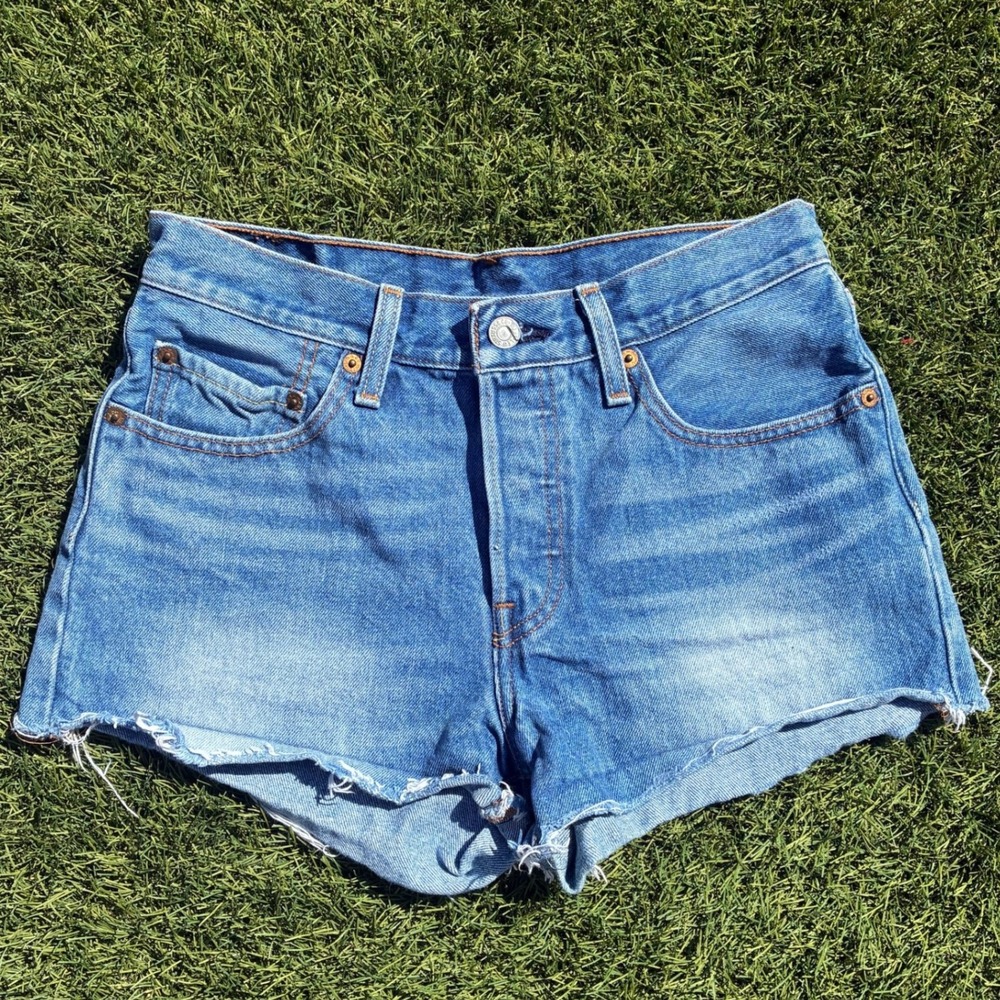 Levis 501 Size 28x2 High Rise Cut Off Denim Shorts Medium Wash Blue Button Fly
